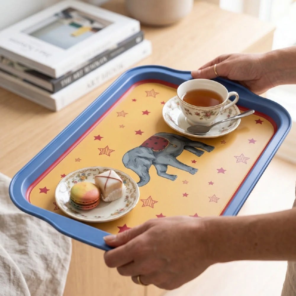 Sirk Fili ve Yıldız Desenli Dekoratif Metal Servis Tepsisi - 215x316 mm — Tepsiler — görsel 4 / 5 — Tinbox