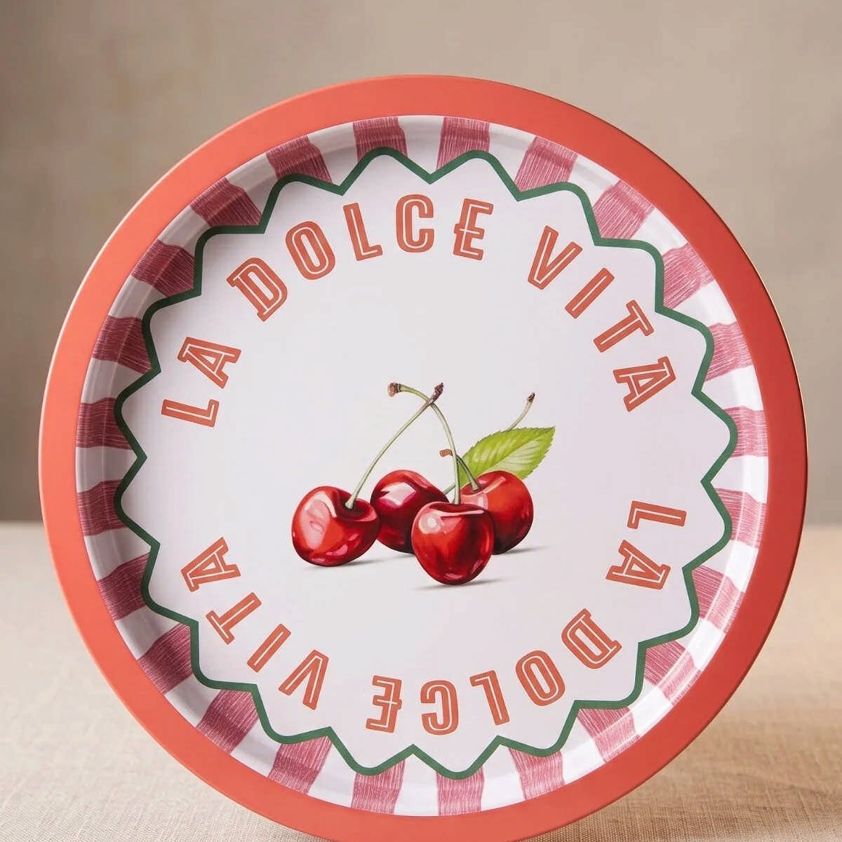 La Dolce Vita Kiraz Desenli Yuvarlak Metal Servis Tepsisi - Ø315 mm — Tepsiler — görsel 3 / 5 — Tinbox