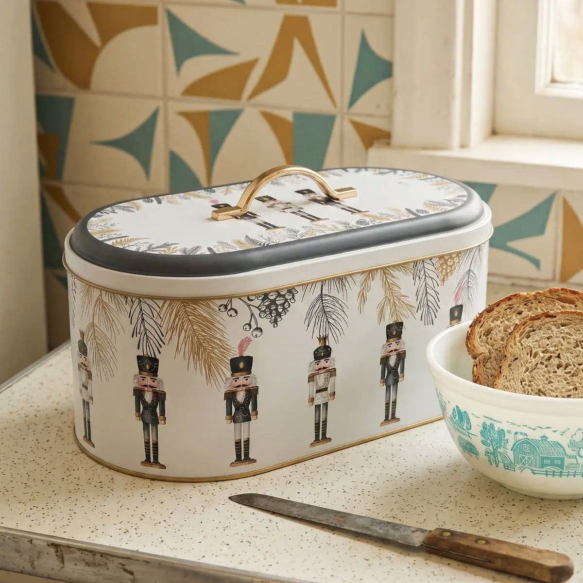 Golden March Oval Metal Ekmek Kutusu - 7 Litre / 17,8 x 33,8 x 15,2 cm — Ekmeklik — görsel 5 / 5 — Tinbox
