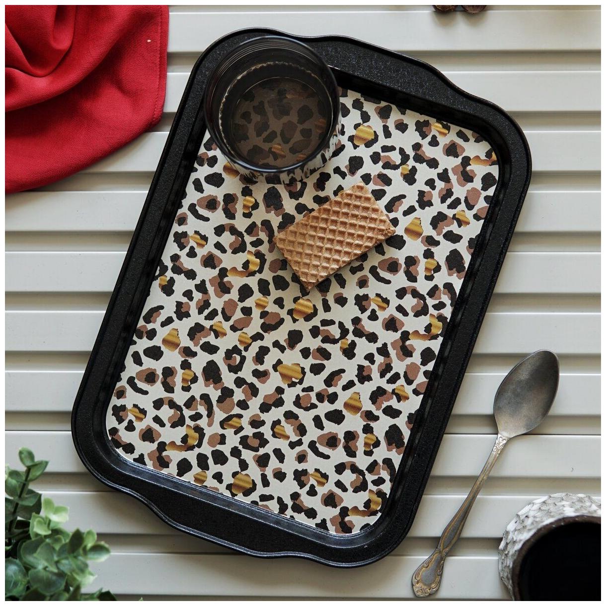 215x316 mm Dikdörtgen Metal Tepsi Kulpu, Altın Leopar Desenli — Tepsiler — görsel 4 / 4 — Tinbox