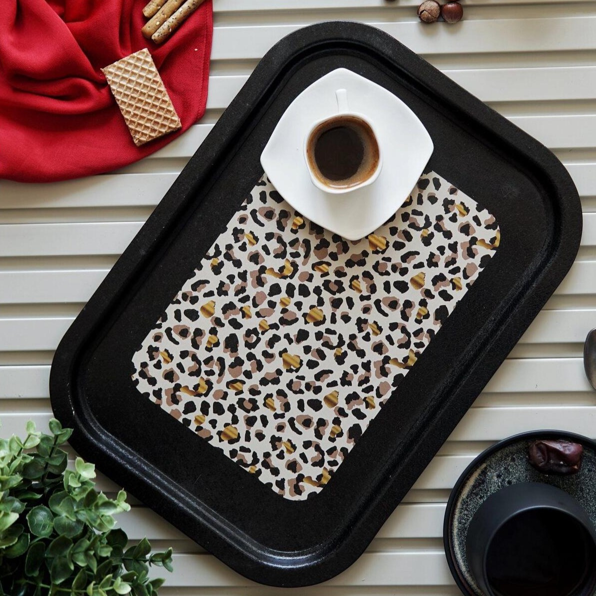 285x400 mm Dikdörtgen Metal Tepsi, Altın Leopar Desenli — Tepsiler — görsel 4 / 4 — Tinbox