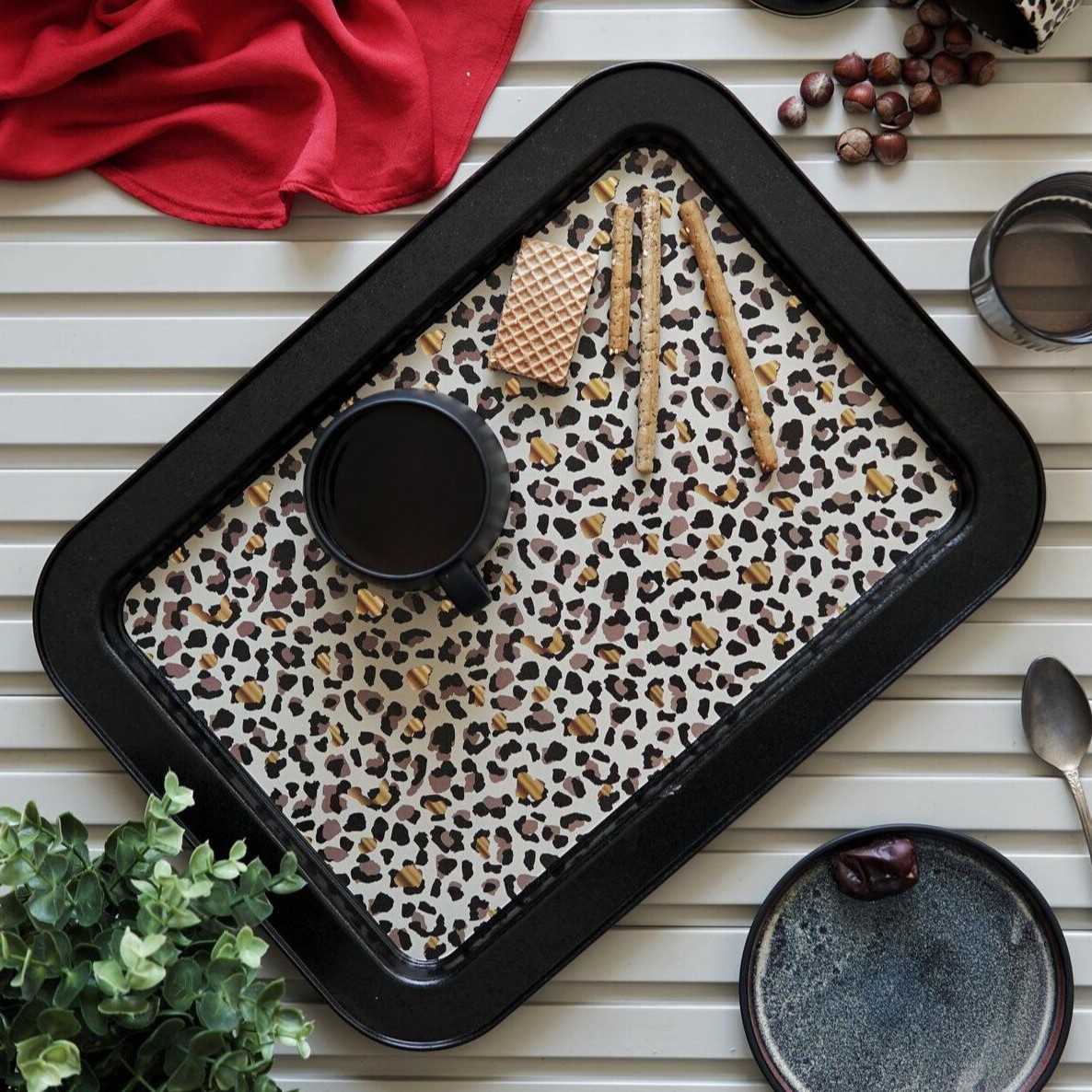 310x430 mm Metal Dikdörtgen Tepsi, Altın Leopar Desenli — Tepsiler — görsel 4 / 4 — Tinbox