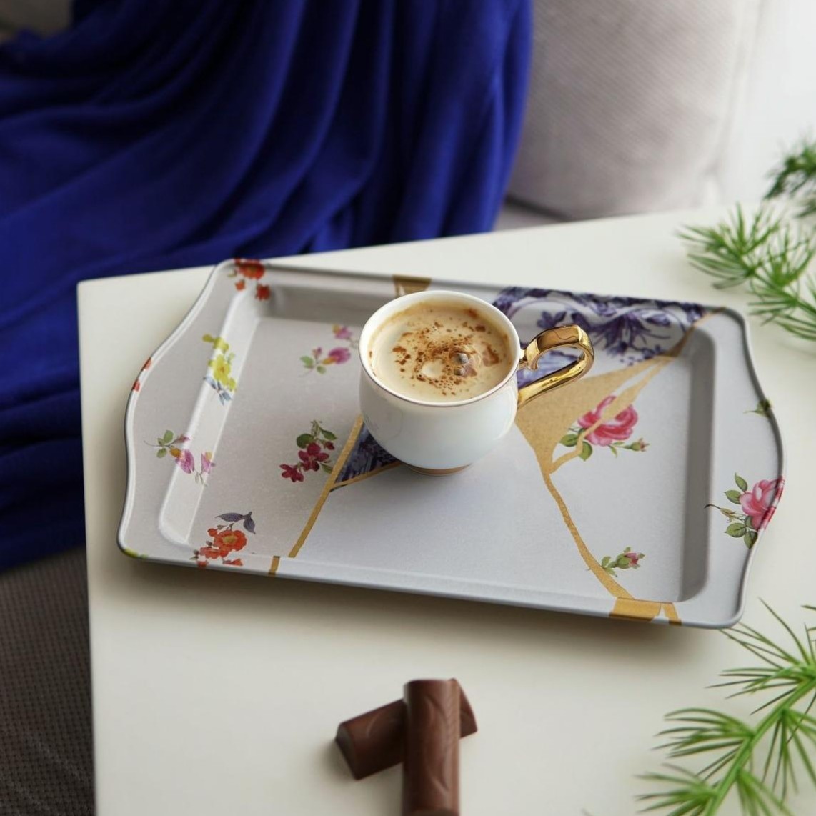 160 x 250 mm Dikdörtgen Metal Tepsi Kulpu Kintsugi Altın Damarlı Çiçek — Tepsiler — görsel 4 / 4 — Tinbox