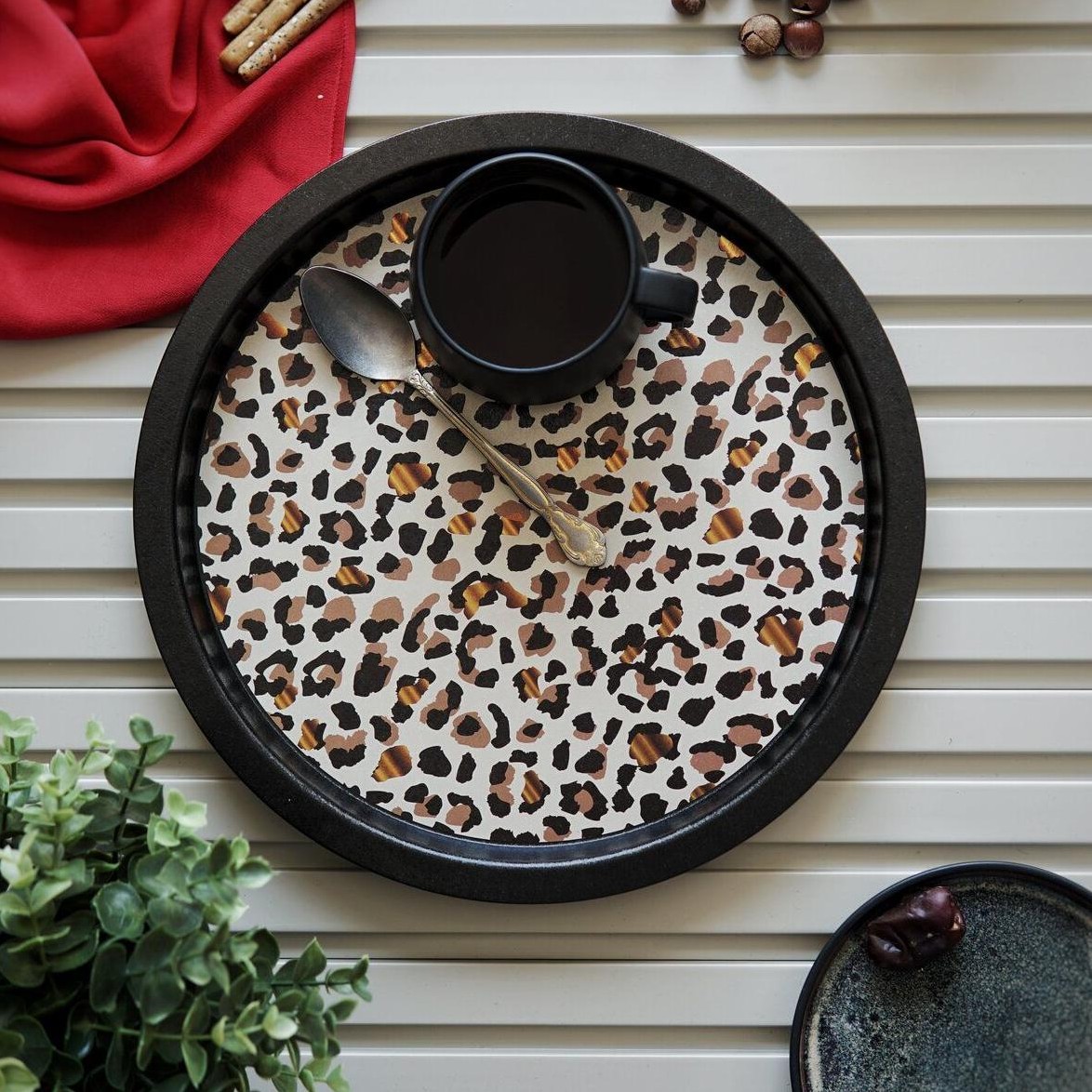 Ø315 mm Yuvarlak Metal Tepsi Altın Leopar Desenli — Tepsiler — görsel 4 / 4 — Tinbox