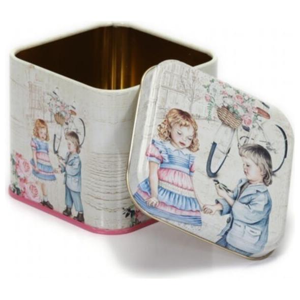 90x90x80 mm Kare Teneke Kutu 0.6 L Sürgülü Kapaklı Vintage Çocuk ve Gül İllüstratörü — Kare Kutular — görsel 4 / 4 — Tinbox