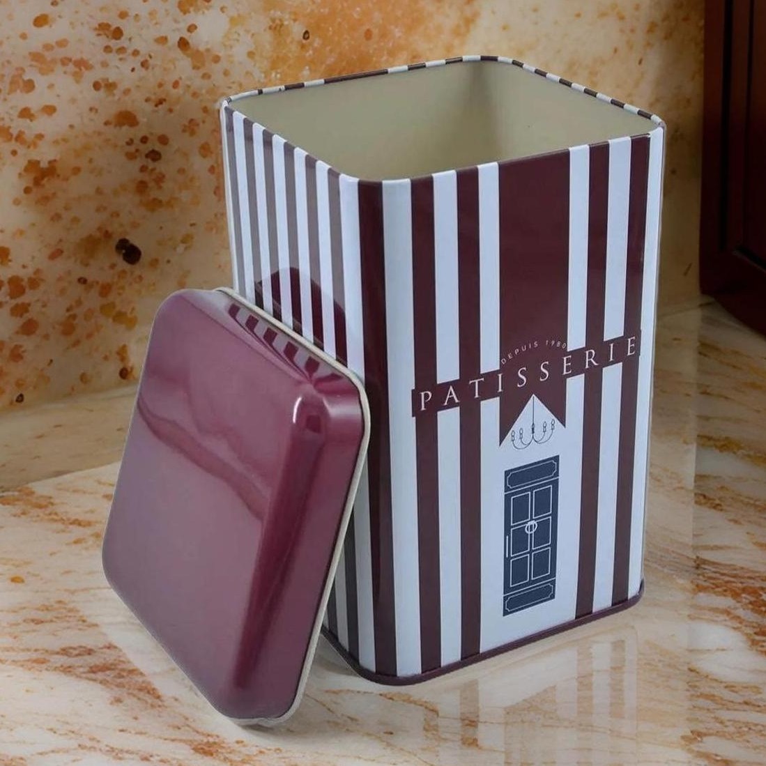 105x105x160 mm Kare Teneke Kutu 1,7 L Sürgülü Kapaklı Bordo Kırmızı ve Beyaz Çizgili — Kare Kutular — görsel 5 / 5 — Tinbox