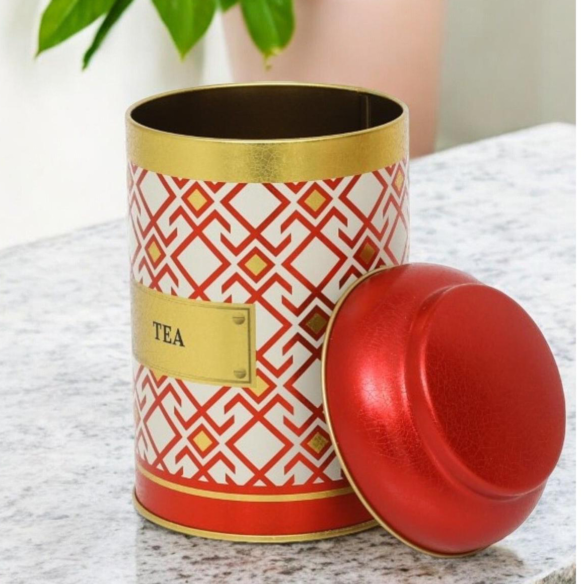 Ø105 x 150 mm Yuvarlak Metal Kutu – 1,2 L, Kubbeli Kapaklı, Dikişsiz Desen Tasarımı, Geometrik Çizgiler, Kırmızı Arka Plan…