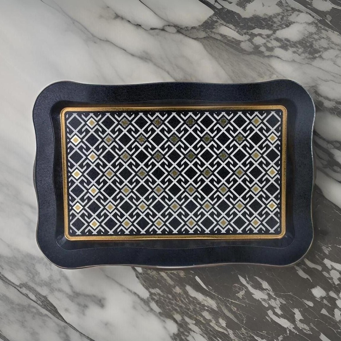 238x358 mm Rectangular Metal Tray With Wavy Edge Seamless Pattern Design Geometric Lines Black Background — Trays — view 2…