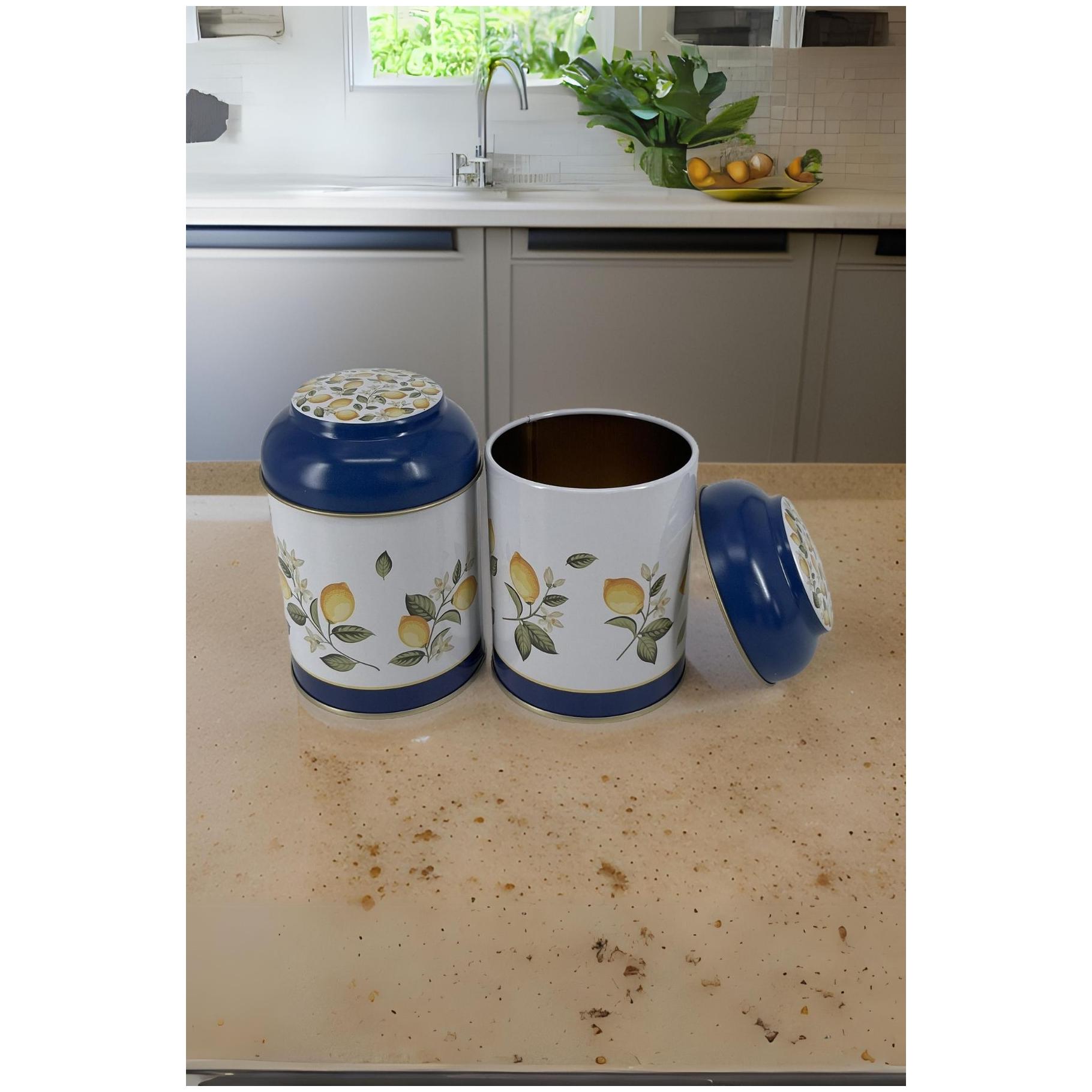Ø90 x 110 mm Yuvarlak Metal Teneke Kutu – 0,6 L, Kubbeli Kapaklı, Akdeniz Limon Bahçesi Desenli — Yuvarlak Kutular — Tinbox