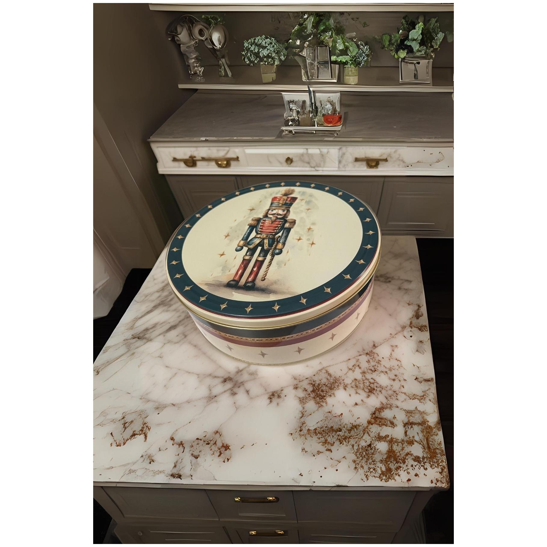 Ø240x80 mm Round Metal Canister 3.6L Slip Lid Nutcracker, striped pattern, checkered border — Round Boxes — Tinbox
