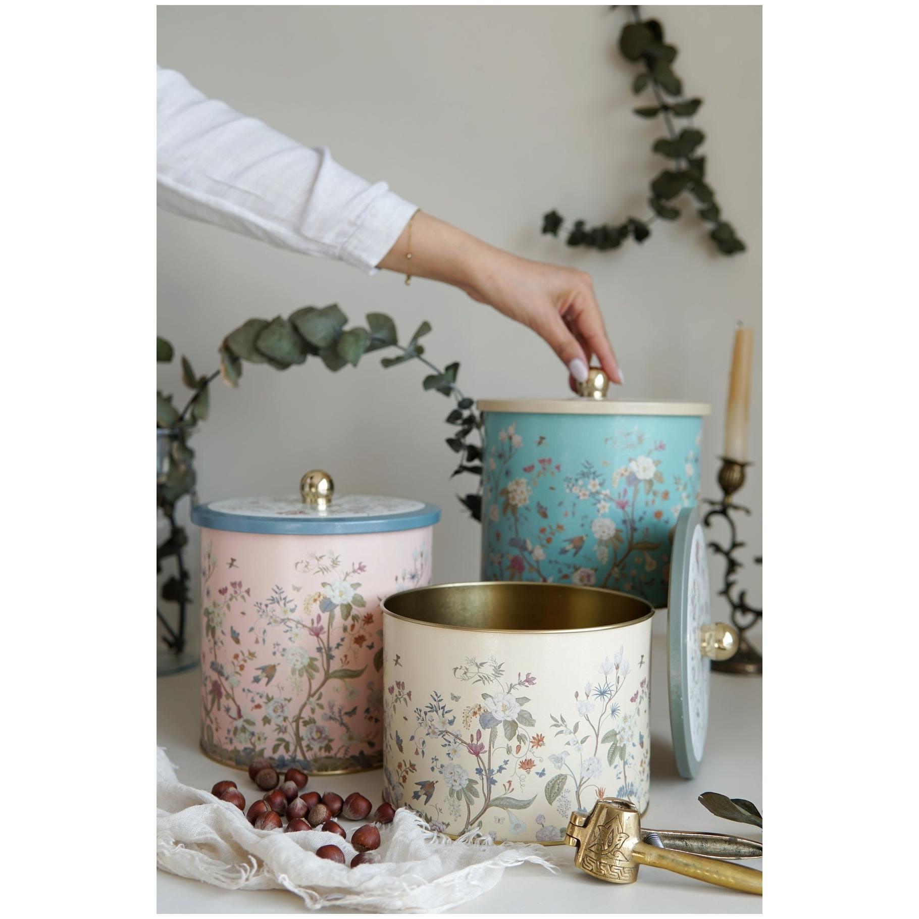 Yuvarlak Metal Teneke Kutu Seti Ø175 mm (3 Adet) Çiçek Desenli Pastel Mavi Botanica Tasarım — Kutu Setleri — görsel 2 / 2 …